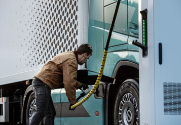 Nijwa Zero Volvo Trucks Electric laadpaal met oplaadkabel